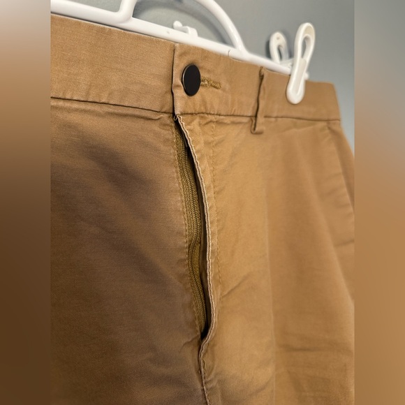 Old Navy Ultimate Tech Cargo Shorts Built-In Flex Size 34 Tan - Picture 5 of 7